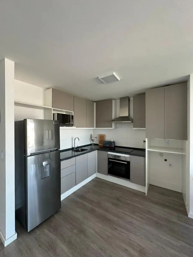 Apartamento ID.4792 - Alquiler Apartamento Amoblado 2 Dormitorios Centro con balcón