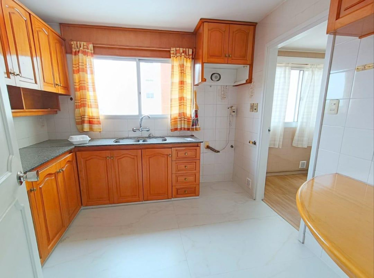 Apartamento ID.4518 - Alquiler Apartamento 2 Dormitorios Tres Cruces con balcón 