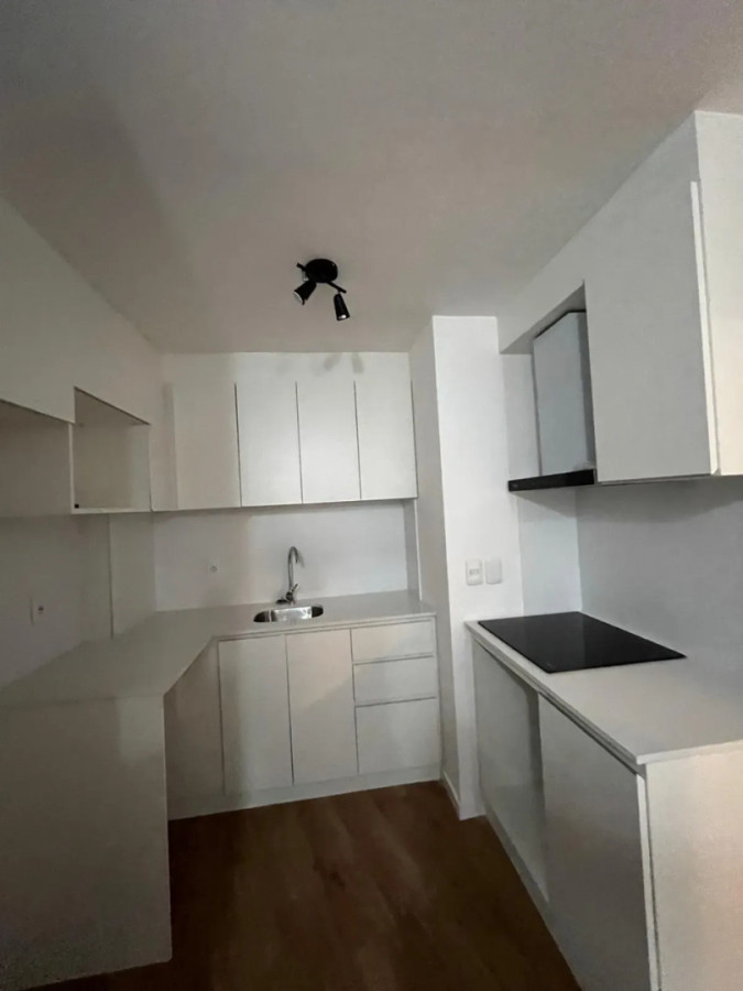 Apartamento ID.5704 - Alquiler Apartamento 1 Dormitorio La Comercial con balcon