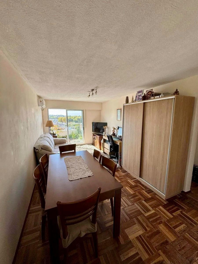 Apartamento ID.4652 - Alquiler Apartamento 2 Dormitorios Buceo con balcon y cochera