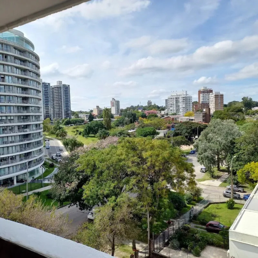 Apartamento ID.6917 - Venta Apartamento 4 Dormitorios Malvin con balcon 