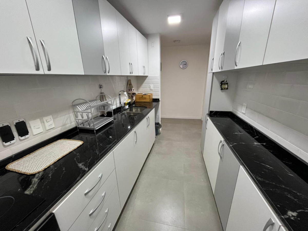 Apartamento ID.5640 - Alquiler Apartamento 4 Dormitorios Pocitos con terraza