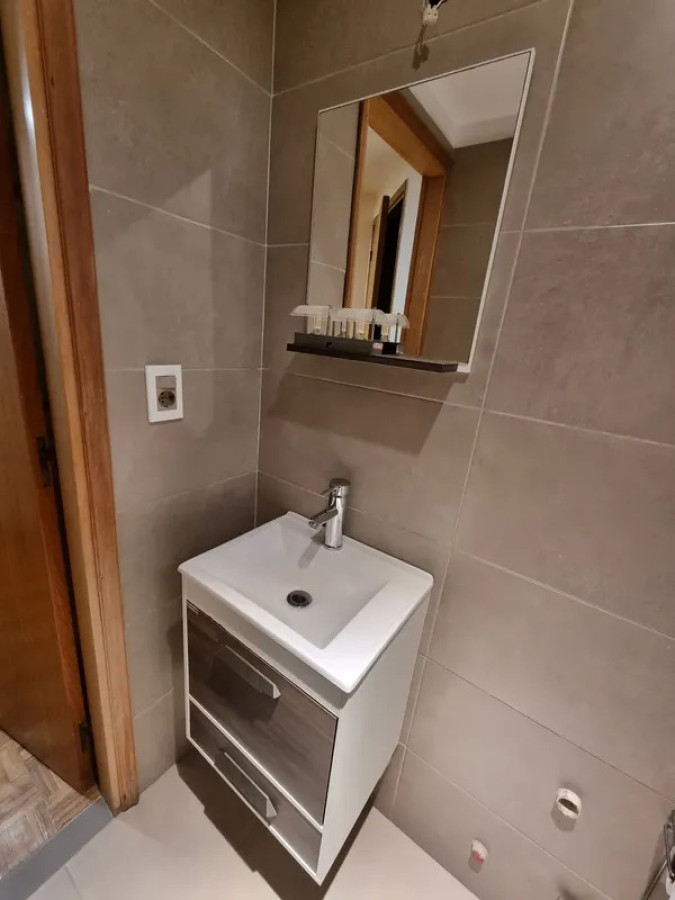 Apartamento ID.6813 - Alquiler Apartamento 1 Dormitorio Pocitos con balcon y garaje