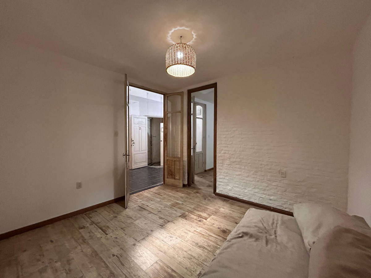 Apartamento ID.4637 - Venta con Renta Apartamento 2 Dormitorios Tres Cruces
