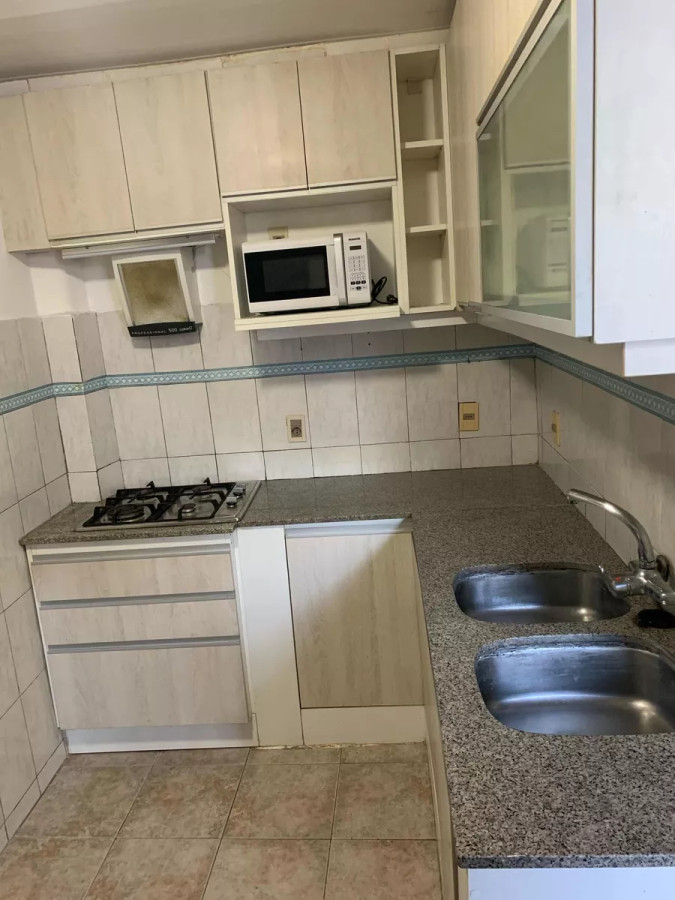 Apartamento ID.4282 - Venta con Renta Apartamento 3 Dormitorios La Comercial Terraza