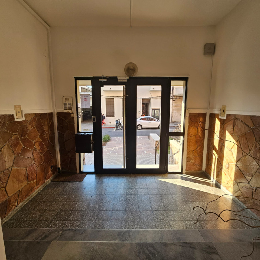 Apartamento ID.5538 - Venta Apartamento 2 Dormitorios Ciudad Vieja con balcon