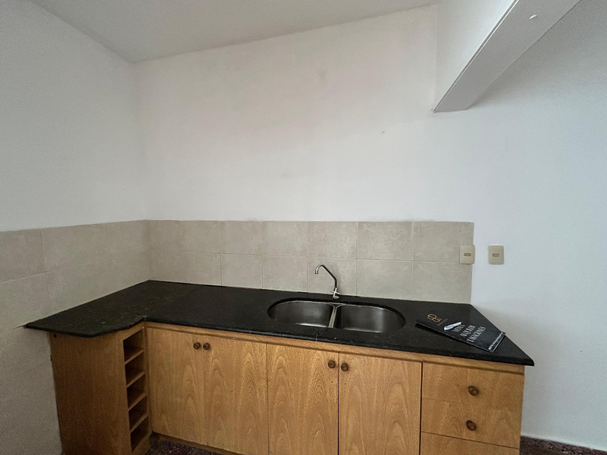 Apartamento ID.4570 - Venta Apartamento 1 Dormitorio La Blanqueada con Patio