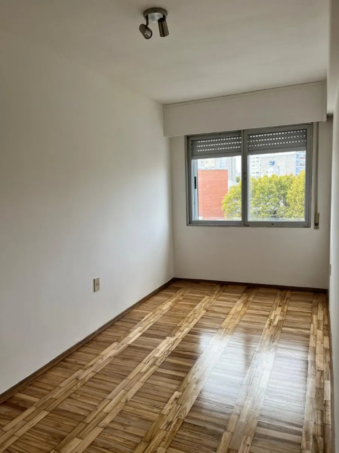 Apartamento ID.4723 - Alquiler Apartamento 2 Dormitorios Cordón con balcón y garaje