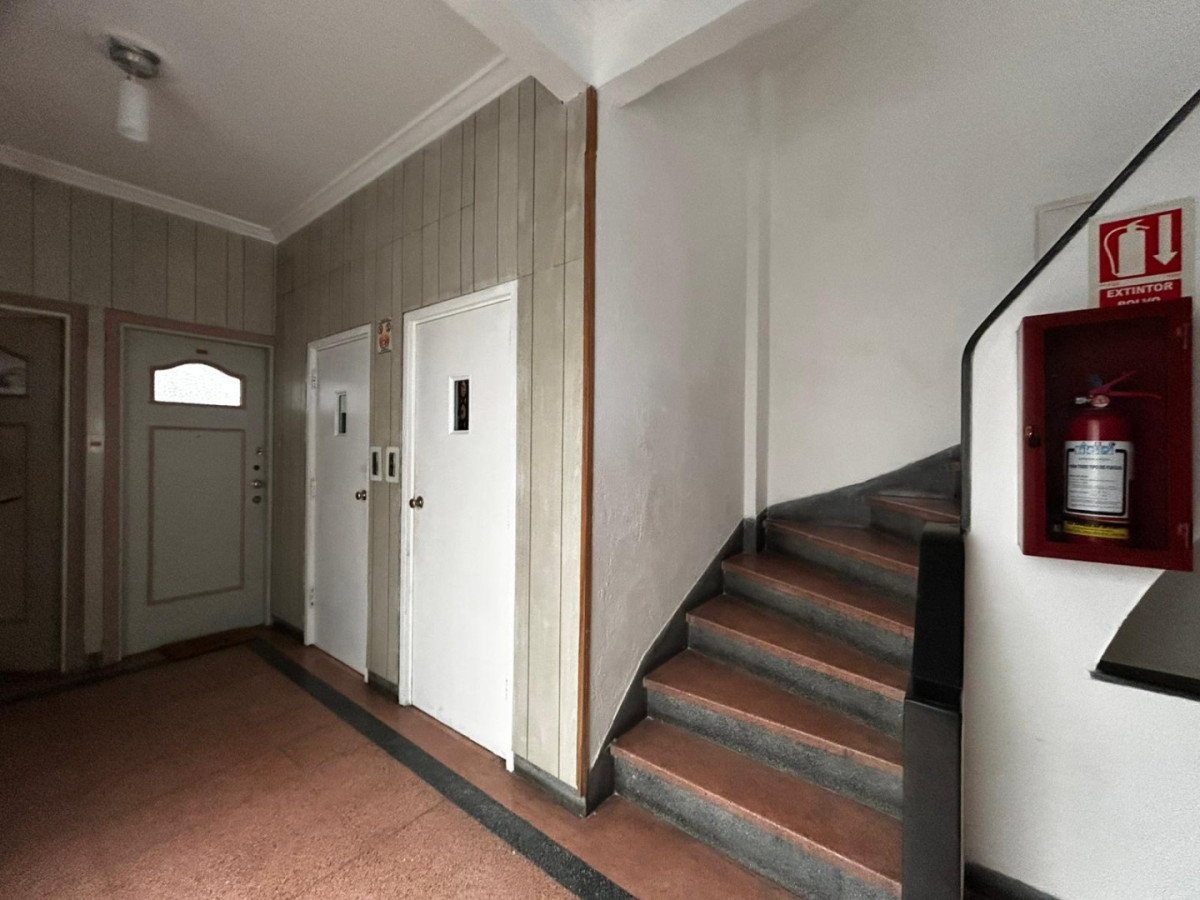 Apartamento ID.6470 - Venta con Renta Apartamento 2 Dormitorios Cordón con balcon