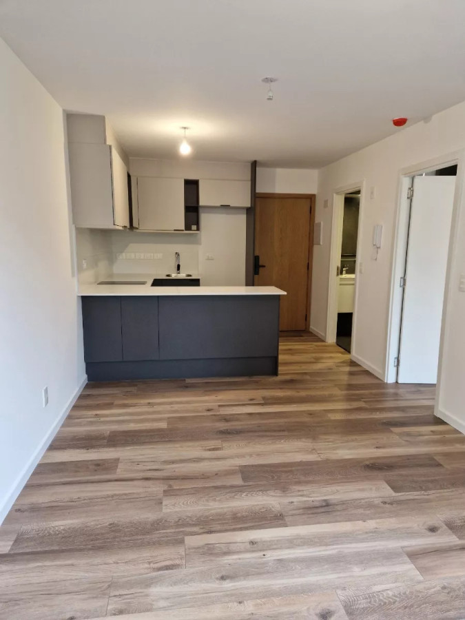 Apartamento ID.4604 - Alquiler Apartamento 1 Dormitorio Pocitos con balcón y garaje  