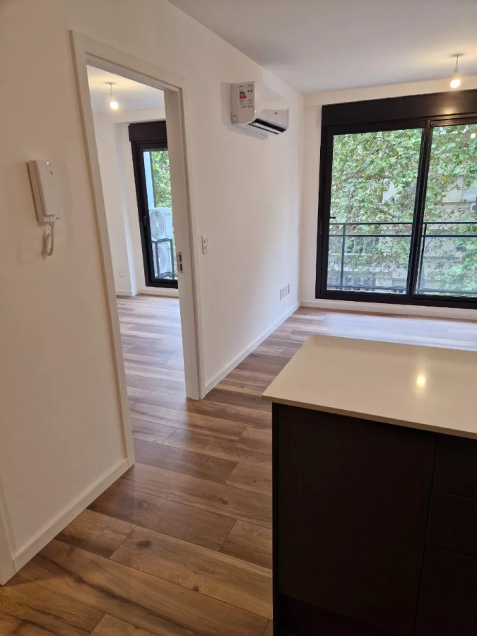 Apartamento ID.4604 - Alquiler Apartamento 1 Dormitorio Pocitos con balcón y garaje  