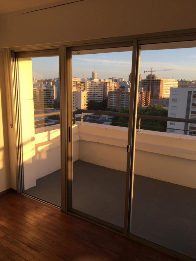 Apartamento ID.6754 - Alquiler Apartamento 1 Dormitorio Pocitos con balcon y garaje 