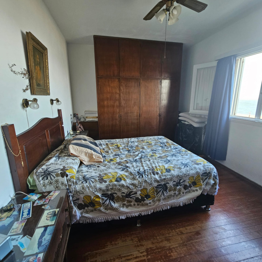 Apartamento ID.5538 - Venta Apartamento 2 Dormitorios Ciudad Vieja con balcon