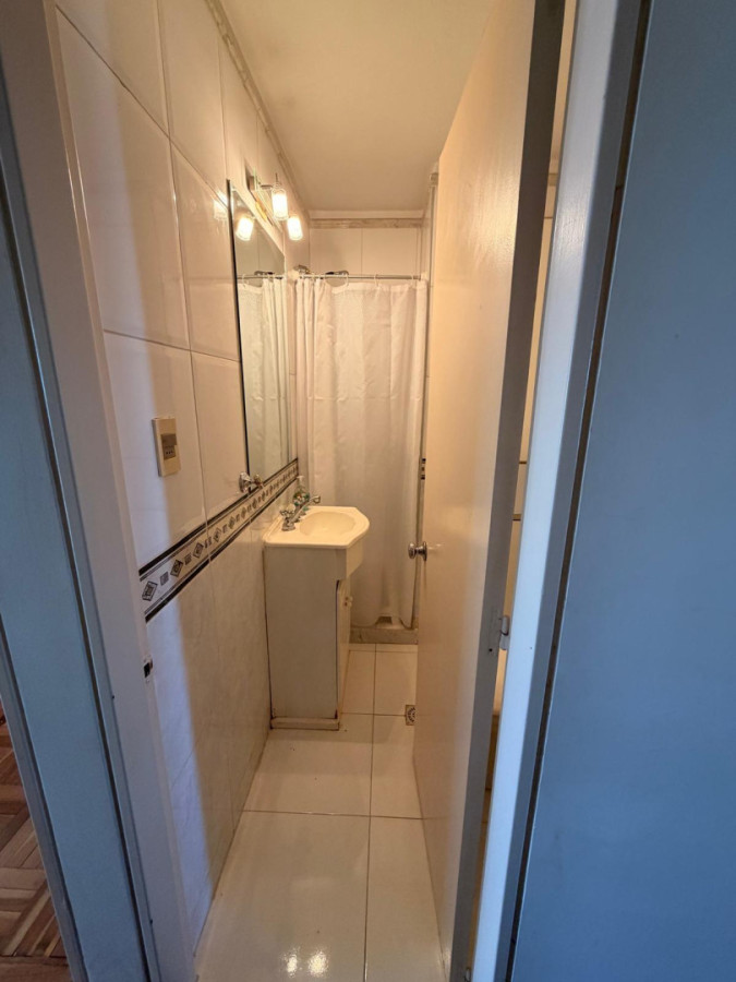 Apartamento ID.6430 - Alquiler Apartamento 2 Dormitorios Pocitos balcon y cochera