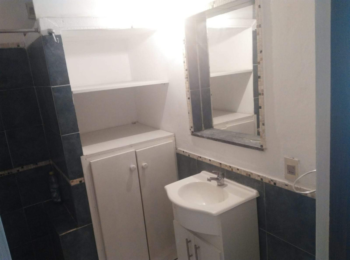 Apartamento ID.6470 - Venta con Renta Apartamento 2 Dormitorios Cordón con balcon