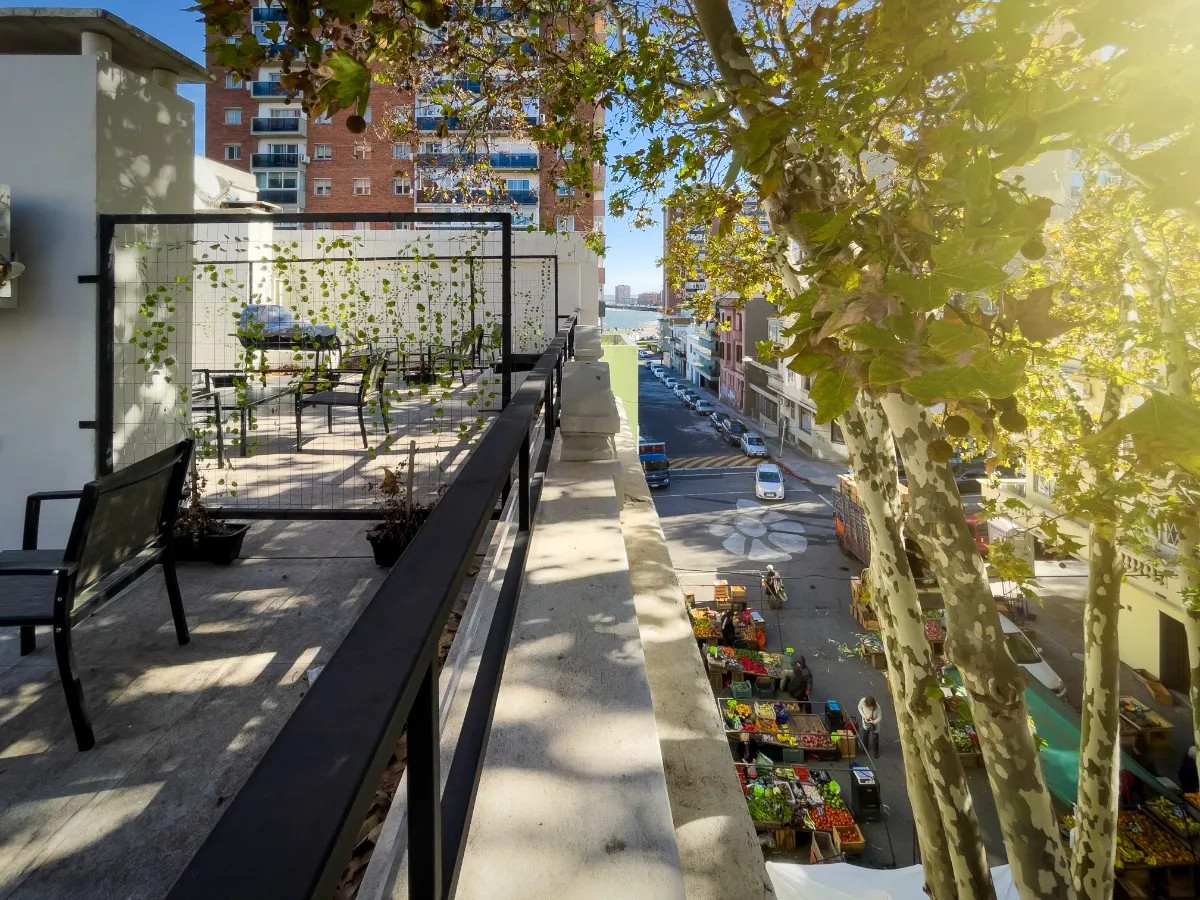 Apartamento ID.4755 - Alquiler Apartamento amoblado 2 Dormitorios Barrio Sur balcón