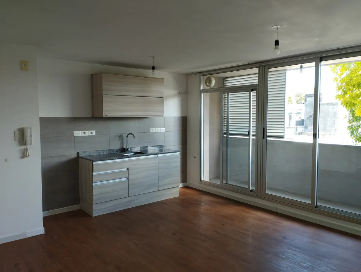 Apartamento ID.6262 - Alquiler Apartamento 1 Dormitorio Brazo Oriental con balconBarrio, Calle , Esquina Superficie Total: m2 Superficie Cubierta: m2 Precio: $ Gastos Comun