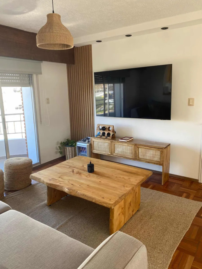 Apartamento ID.5124 - Alquiler Apartamento 2 Dormitorios Malvin con balcon 
