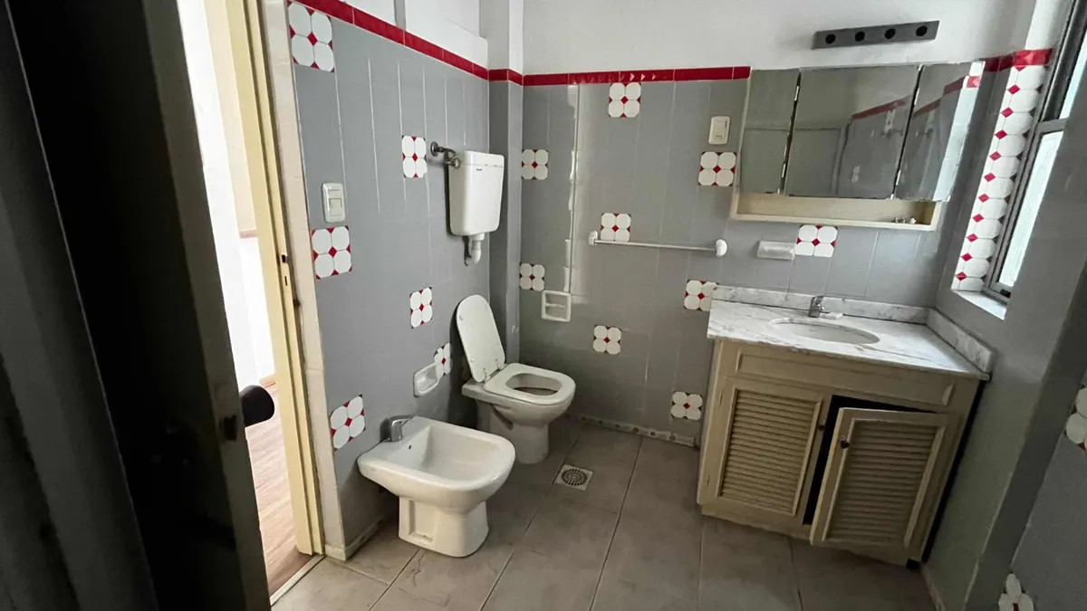 Apartamento ID.4971 - Venta Apartamento con Renta 3 Dormitorios Cordón con patio 
