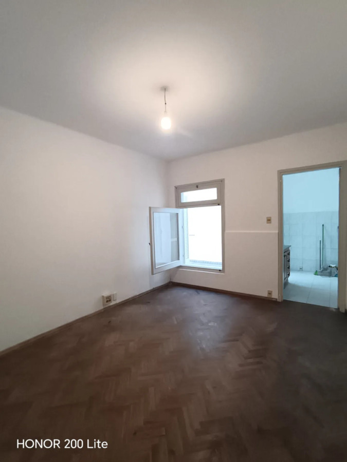 Apartamento ID.6744 - Alquiler Apartamento 1 Dormitorio La Comercial con Patio