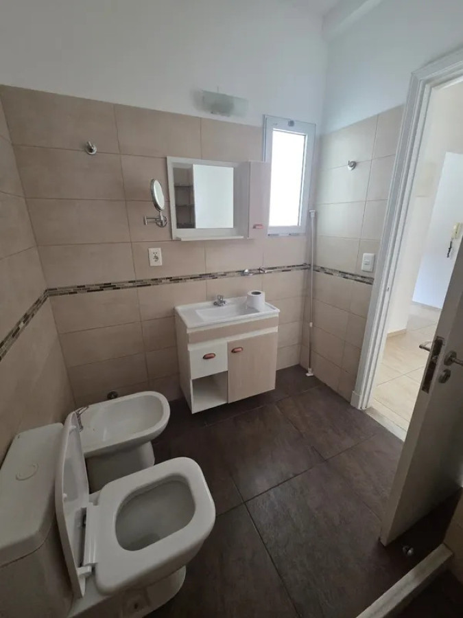 Apartamento ID.6827 - Alquiler Apartamento 1 Dormitorio La Comercial con patio 