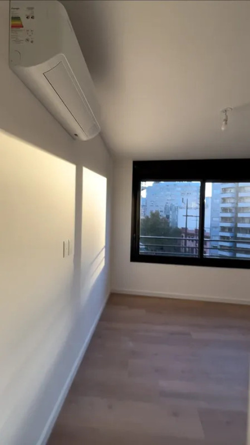 Apartamento ID.6595 - Alquiler Apartamento 1 Dormitorio Tres Crcues con balcon 