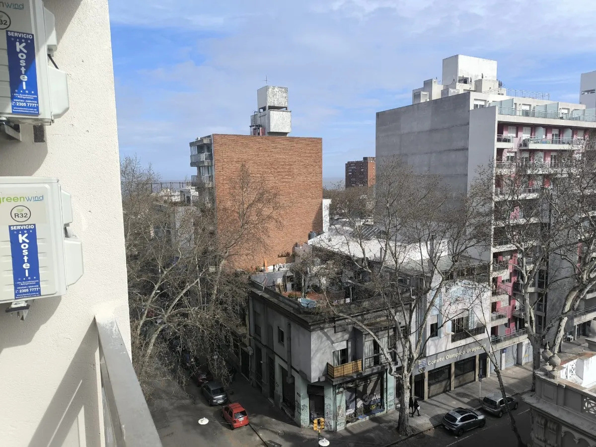 Apartamento ID.6834 - Venta Apartamento 3 Dormitorios Centro con balcon y cochera