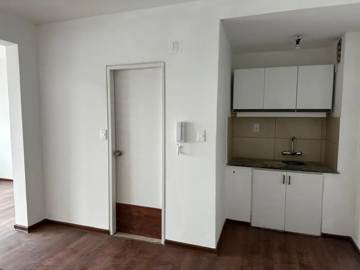 Apartamento ID.6803 - Alquiler Monoambiente Cordon con balcon 