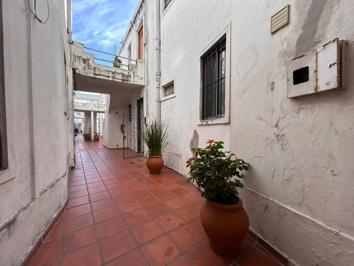 Apartamento ID.4805 - Alquiler Apartamento 2 Dormitorios Pocitos con patio interno