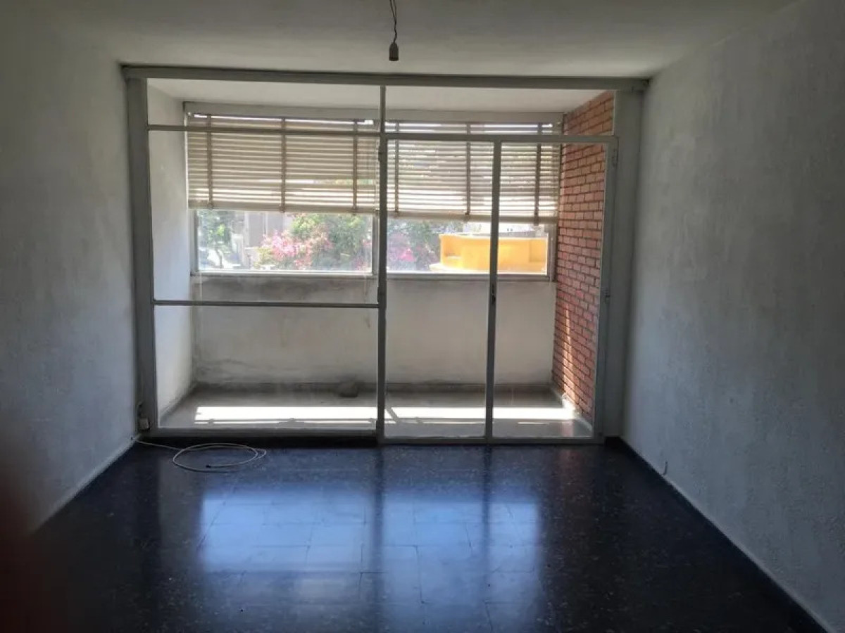 Apartamento ID.6797 - Alquiler Apartamento 3 Dormitorios Barrio Sur con balcon 