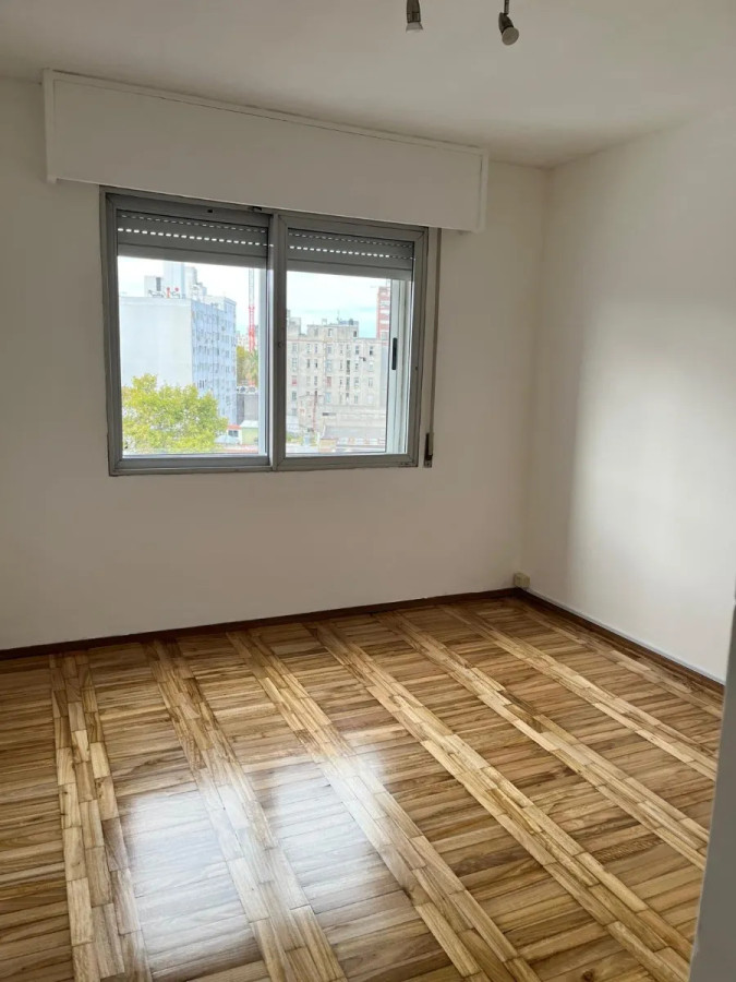Apartamento ID.4723 - Alquiler Apartamento 2 Dormitorios Cordón con balcón y garaje