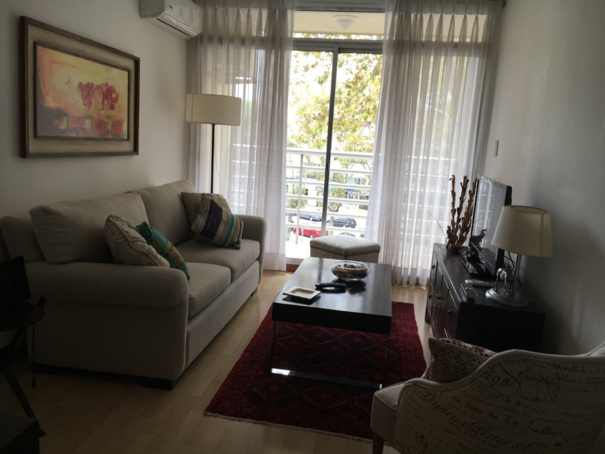 Apartamento ID.5856 - Alquiler Apartamento 1 Dormitorio Pocitos con balcon