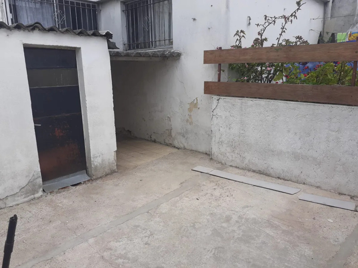 Apartamento ID.5624 - Alquiler Apartamento 1 Dormitorio Prado con Patio y Galpon