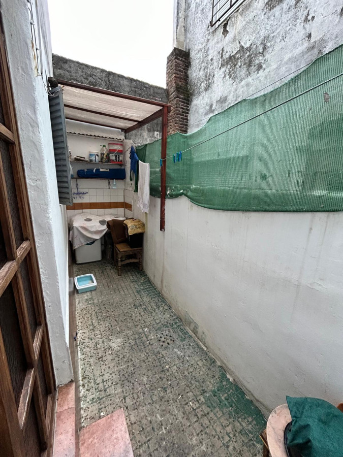Apartamento ID.3019 - Venta con Renta Apartamento 2 Dormitorio La Comercial Patio