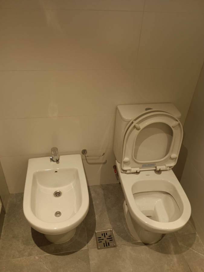 Apartamento ID.6025 - Alquiler Apartamento 1 Dormitorio Malvin con balcon y garaje