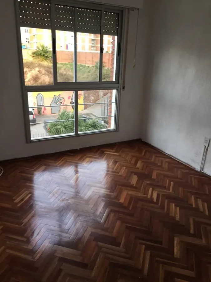 Apartamento ID.6797 - Alquiler Apartamento 3 Dormitorios Barrio Sur con balcon 
