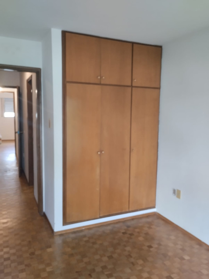 Apartamento ID.4324 - Alquiler Apartamento 4 Dormitorios Punta Carretas con Garaje