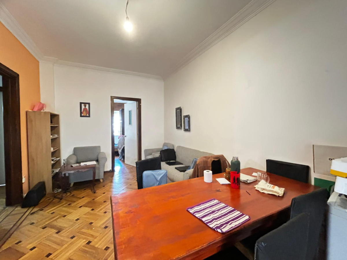 Apartamento ID.6470 - Venta con Renta Apartamento 2 Dormitorios Cordón con balcon