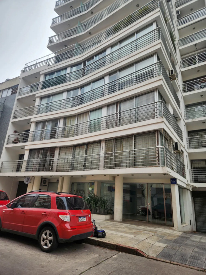 Apartamento ID.6730 - Alquiler Apartamento Monoambiente Grande Pocitos con Patio