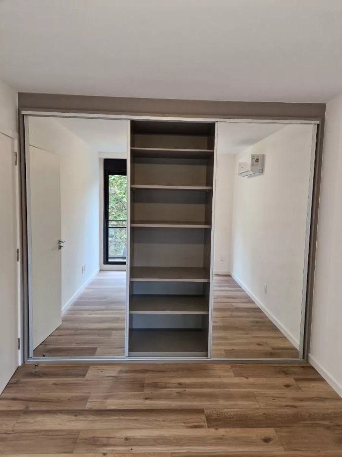 Apartamento ID.4604 - Alquiler Apartamento 1 Dormitorio Pocitos con balcón y garaje  