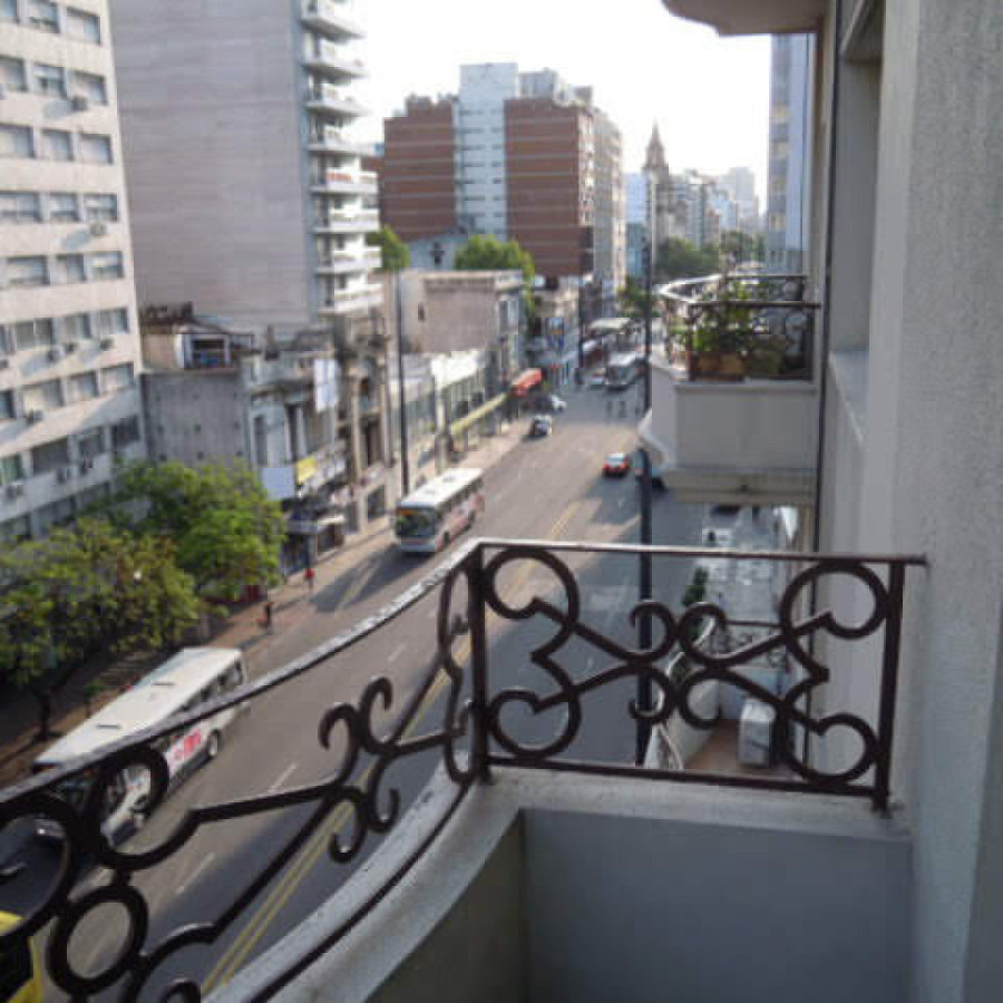 Apartamento ID.6470 - Venta con Renta Apartamento 2 Dormitorios Cordón con balcon