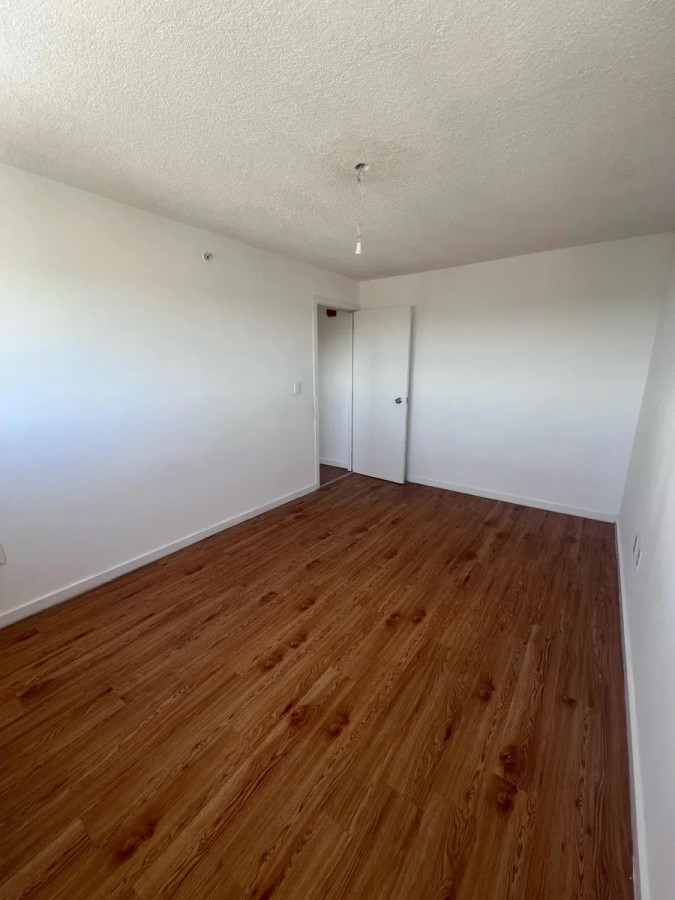 Apartamento ID.5241 - Alquiler Apartamento 2 Dormitorios Jacinto Vera con balcon
