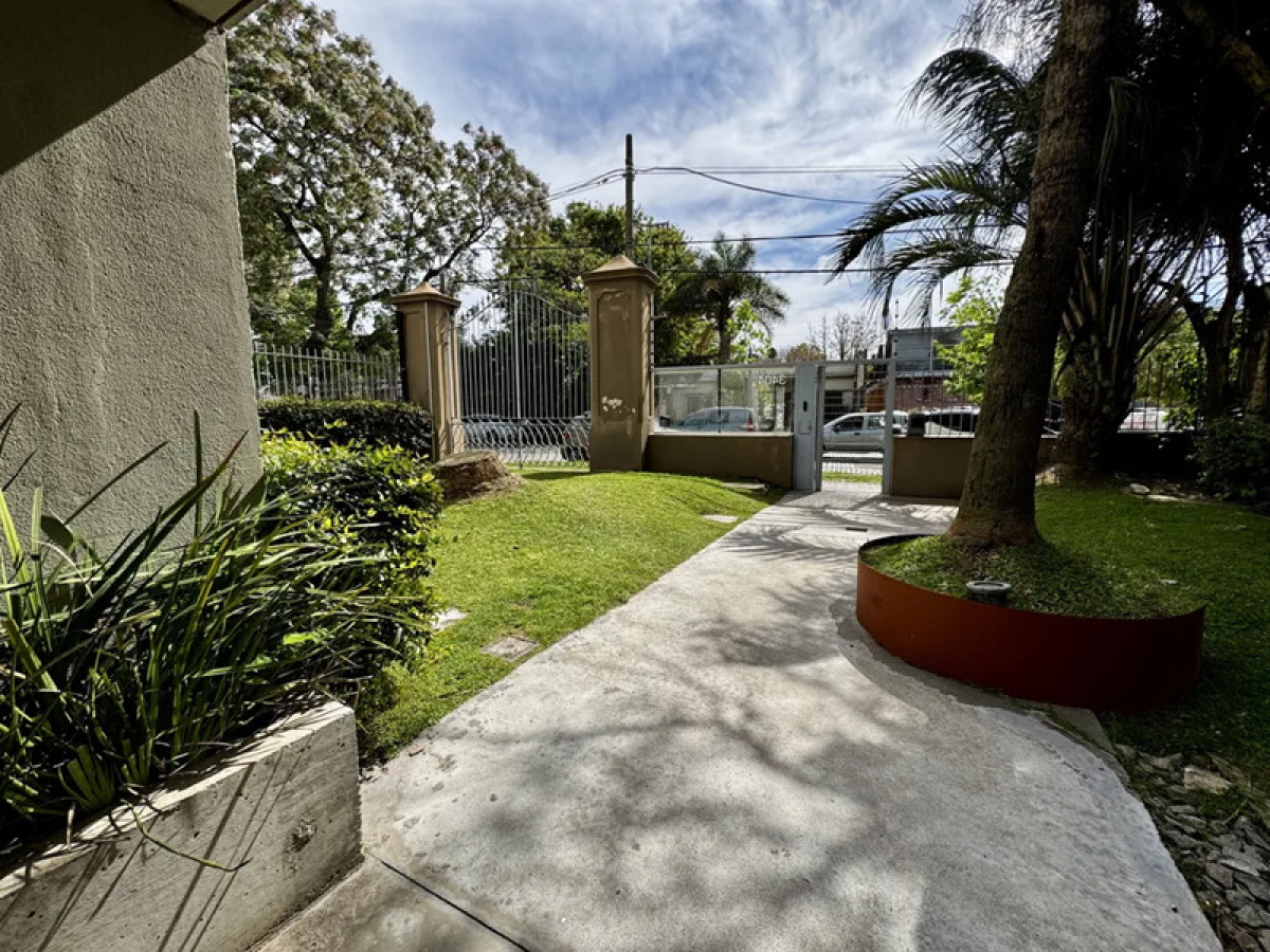 Apartamento ID.5658 - Venta Apartamento 2 Dormitorios Atahualpa con Patio y Garaje