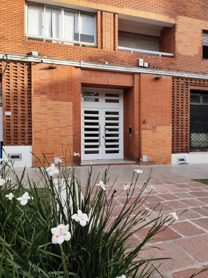 Apartamento ID.5383 - Alquiler o Venta Apartamento 2 Dormitorios Ciudad Vieja