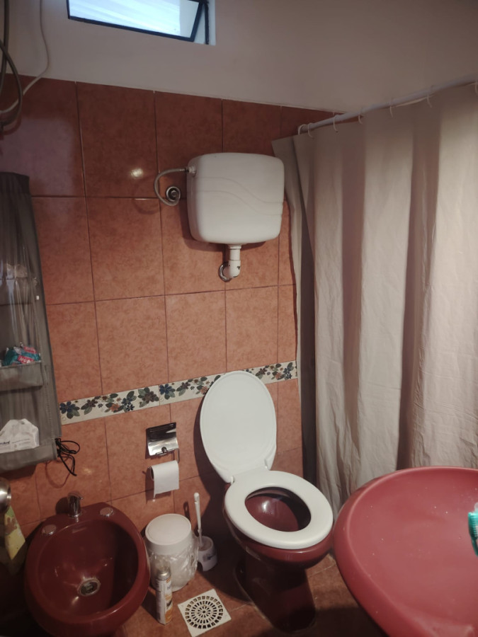 Apartamento ID.5855 - Venta con Renta Apartamento 2 Dormitorios Cerrito con patio