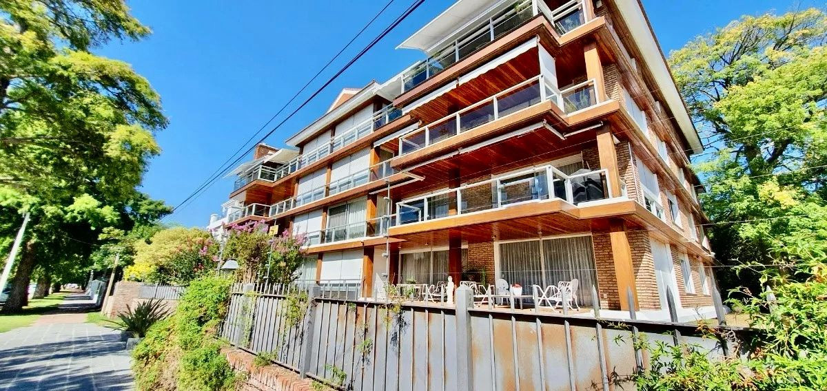 Apartamento ID.3930 - Alquiler Apartamento 3 Dormitorios Carrasco con Terraza