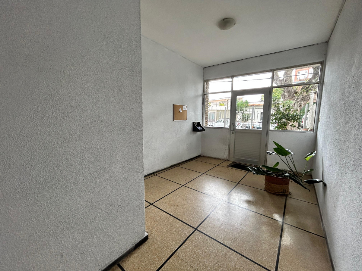 Apartamento ID.4570 - Venta Apartamento 1 Dormitorio La Blanqueada con Patio