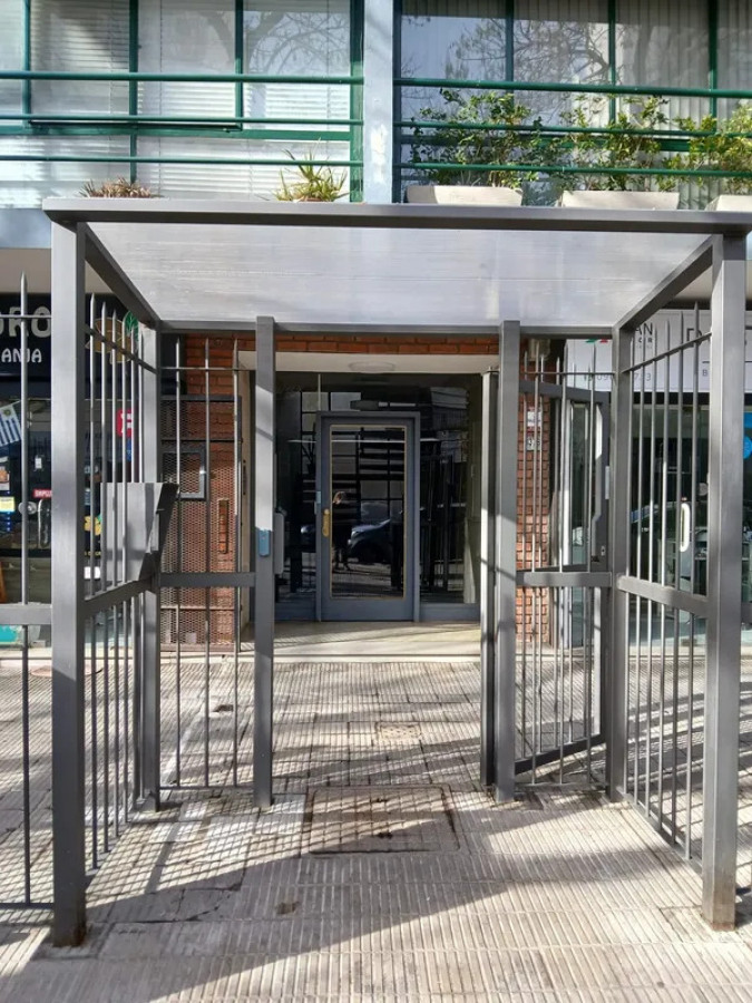 Apartamento ID.6598 - Alquiler Apartamento 3 Dormitorios Pocitos con balcon