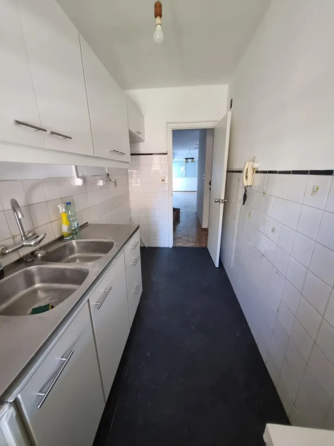 Apartamento ID.5173 - Alquiler Apartamento 2 Dormitorios Ciudad Vieja con balcon 