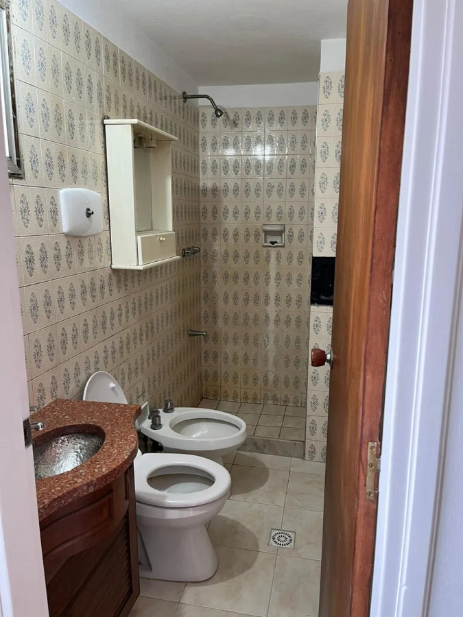 Apartamento ID.4986 - Alquiler Apartamento 4 Dormitorios Pocitos con balcon